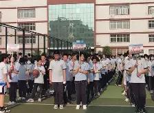 内马尔赛前列队欢迎维尼修斯，尊重对手尽显风度！
